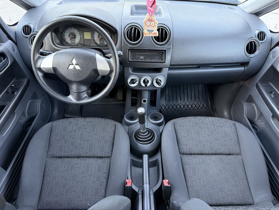 Mitsubishi Colt_2009_1.1 Benzyna_Klimatyzacja_Sprawny