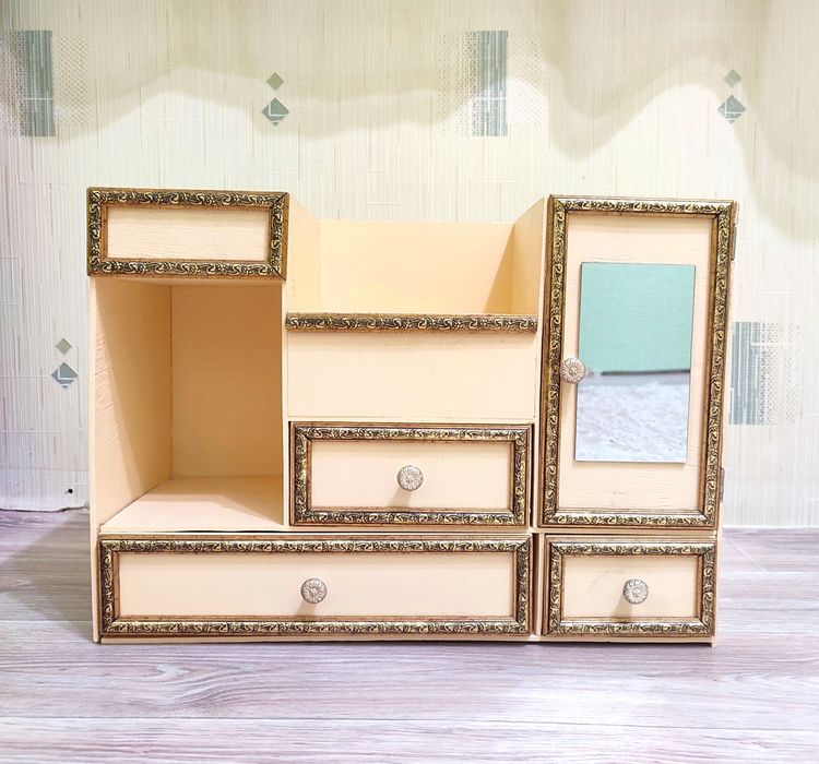 Скриня для косметики та прикрас