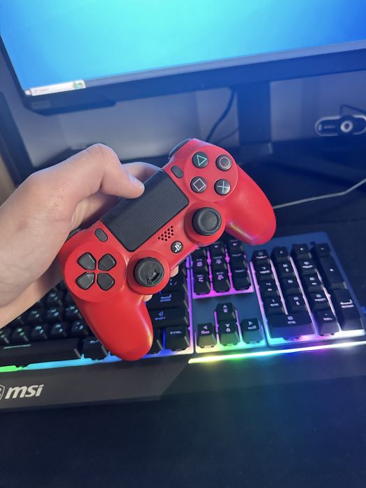 2 джойстика с зарядной станцией Dualshock 4