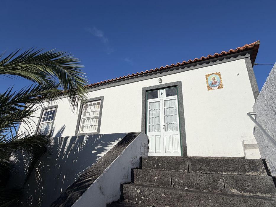 À venda de Moradia independente em Urzelina