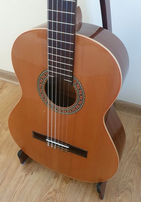 Hiszpańska gitara klasyczna Perez 610 Cedro (z wytwórni Alhambra)