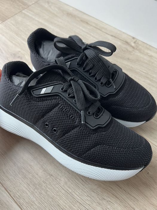 Prada кросівки, оригінал, нові, 38 р