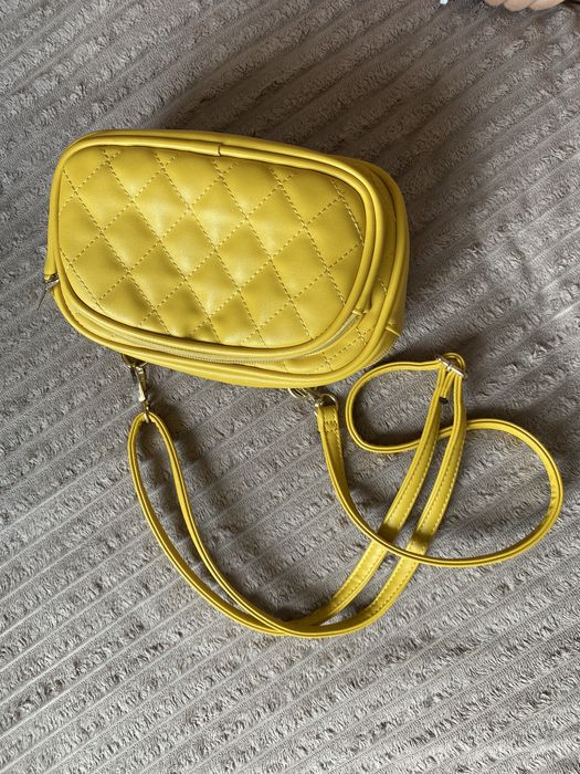 Продам жіночу сумку жовтого кольору