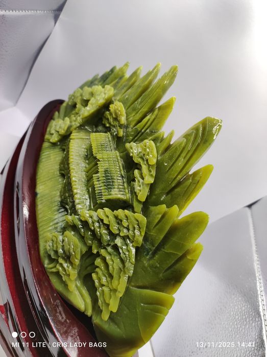 Pedra jade casa chinesa trabalhada na pedra oriental e original linda