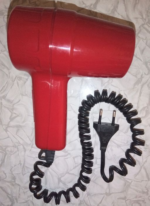 Фен для сушки и укладки волос