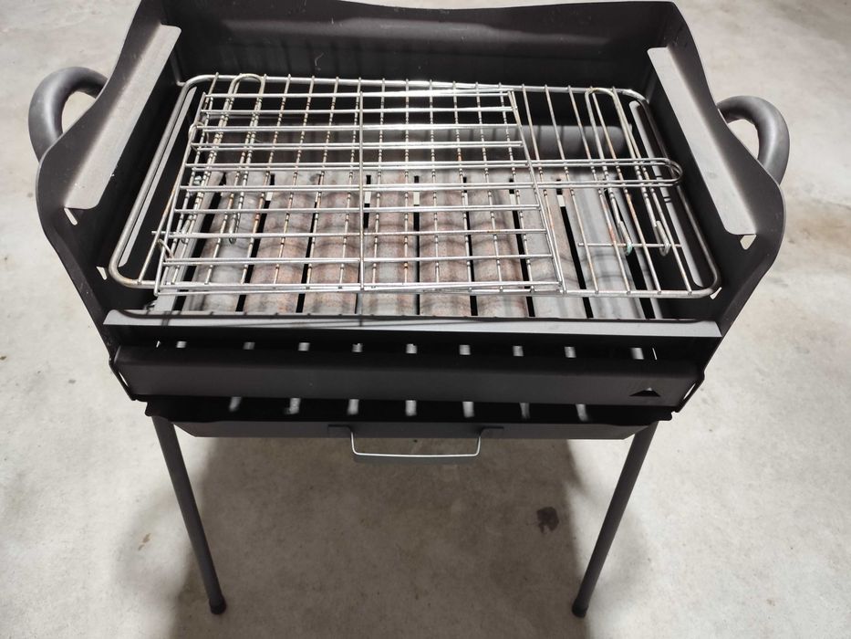 Assador/ churrasqueira a carvão