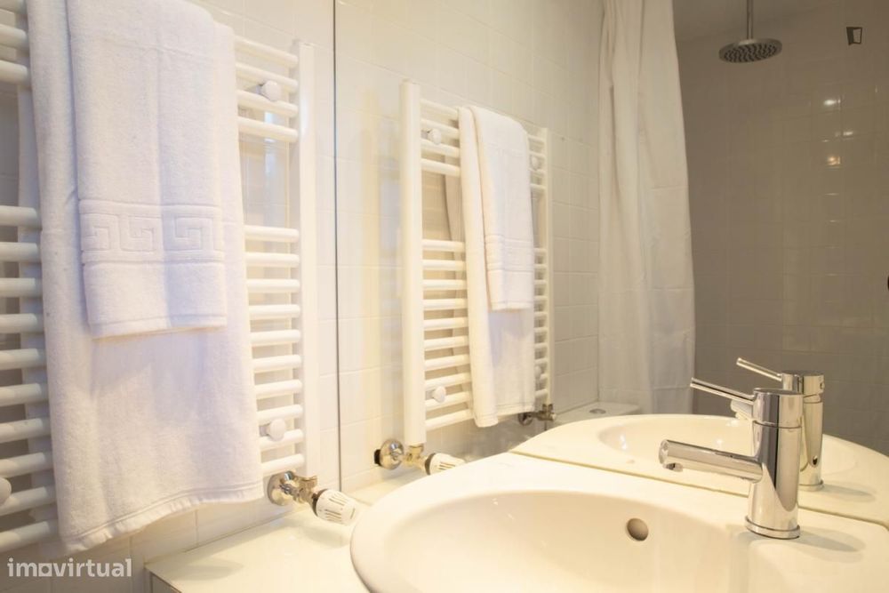 Quarto - localizado em Paranhos Porto