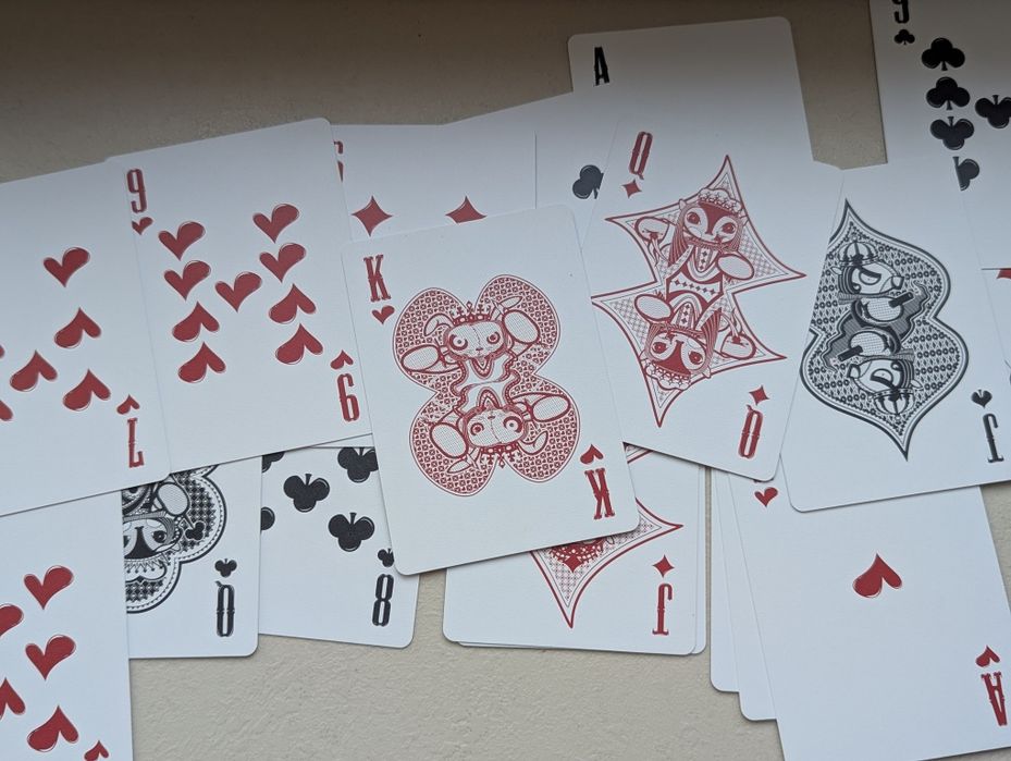 Продам гральні карти, пластик