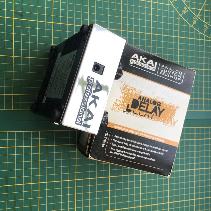 Vendo/troco Pedal AKAI professional Analog Delay