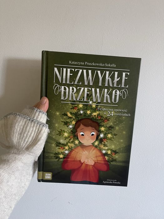 Niezwykłe drzewko, Niezwykłe drzewko świąteczne opowieści w 24 rozdziałach