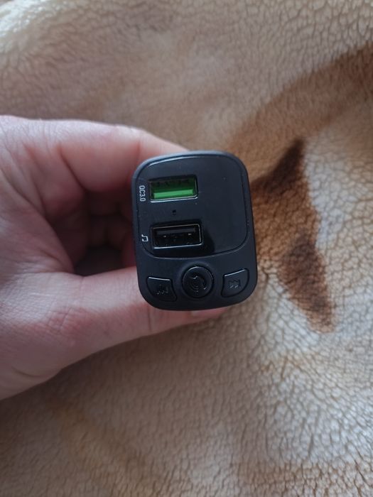 Продам зарядку в прикуриватель