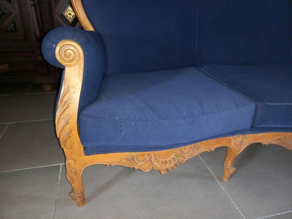 Sofá antigo em madeira