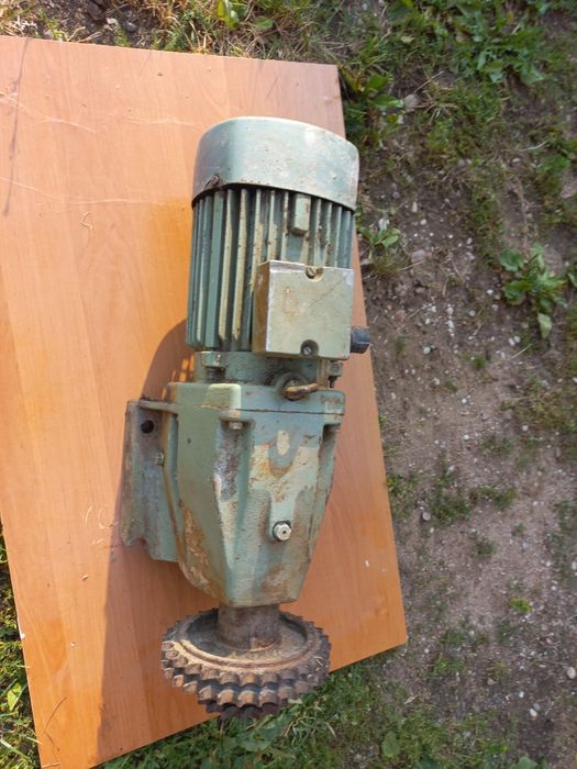 Motoreduktor VEM 2,2 kW | 63 obr/min | Przekładnia z Kołem Łańcuchowym