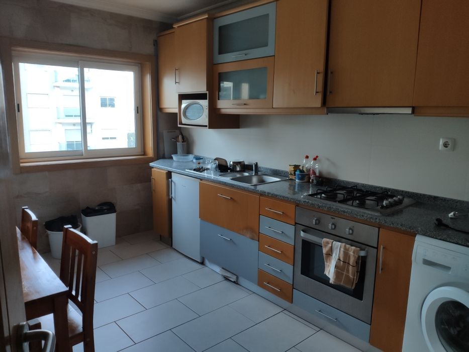 Arrenda-se quarto a estudante