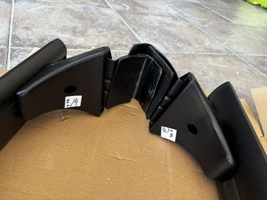 Barras de tejadinho Cruz Airo Dark T - com kit fixação Peugeot