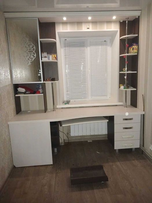 Продам компьютерный стол