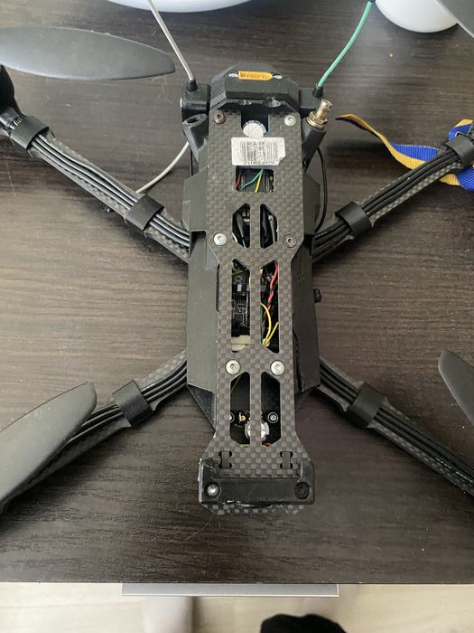 Фпв дрон 8ʼʼ на аналогі