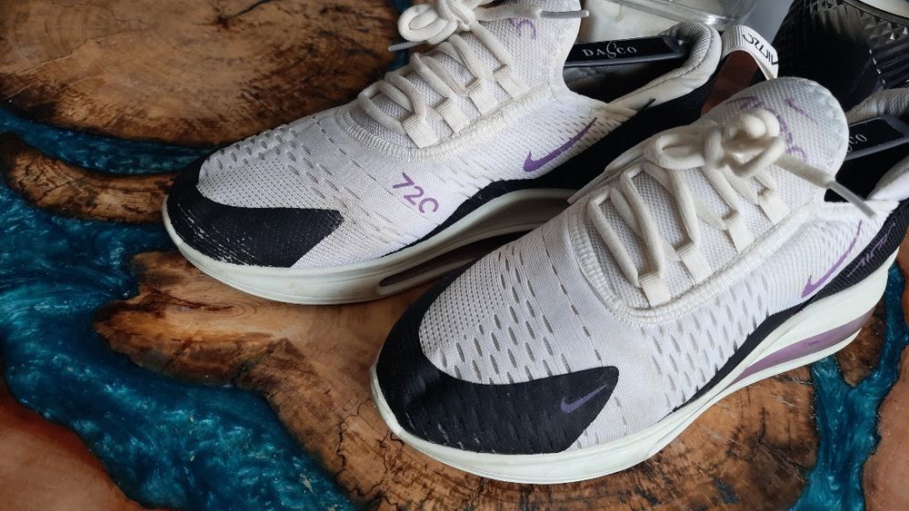 Buty sportowe firmy NIKE model 720 air