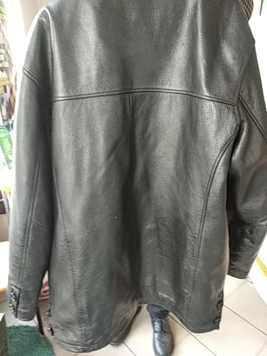 Продам мужскую кожаную куртку.На теплой подкладке.Большой размер.