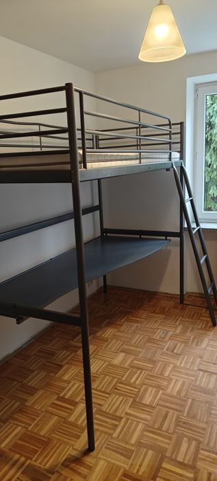IKEA SVÄRTA – Łóżko piętrowe na antresoli z dużym biurkiem | 90x200