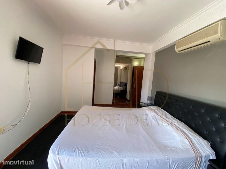 Apartamento T3 com áreas generosas no Centro da Moita