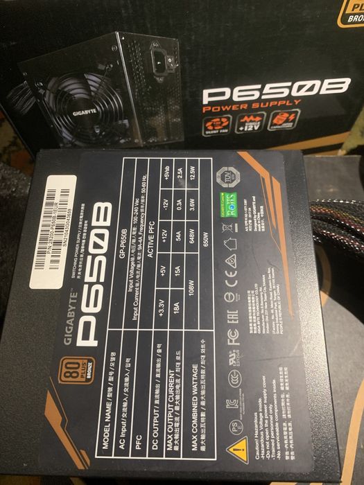 Gigabyte P650B 650W 80+ Bronze  майже новий ,з повним комплектом