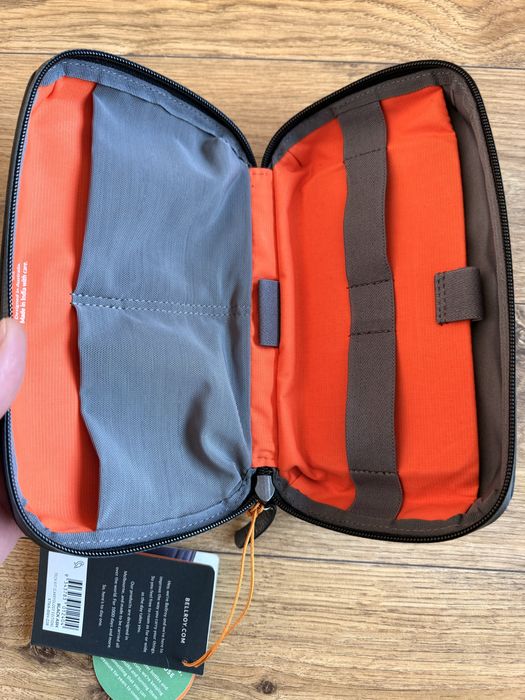 Bellroy etui na elektronike wersja Carryology