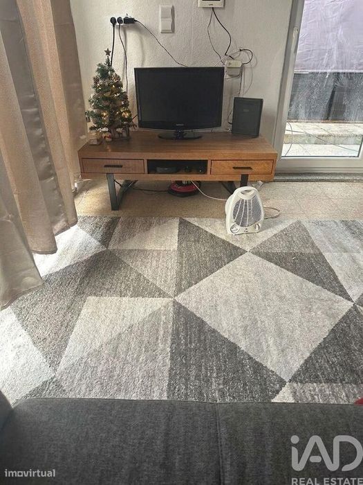 Casa / Villa T1 em Charneca de Caparica e Sobreda