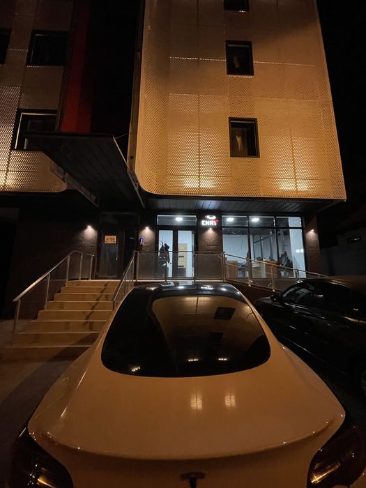 Магазин Сервіс Шоурум зарядних пристроїв Tesla “ChaT”. Послуги Сервісу