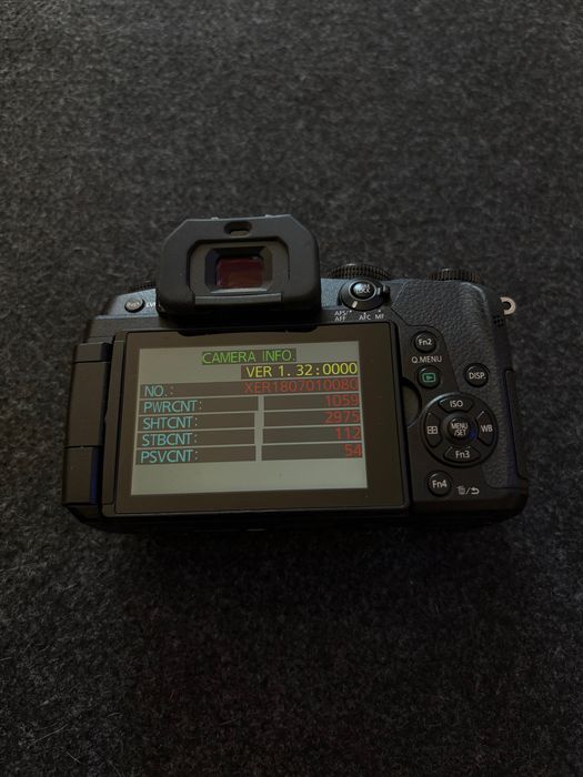 Câmara Panasonic Lumix G85/G80 (corpo + acessórios)