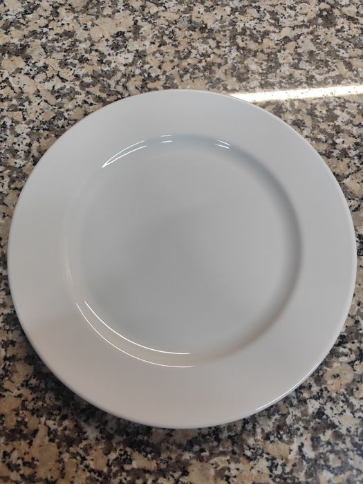 Conjunto de loiça para venda ou aluguer