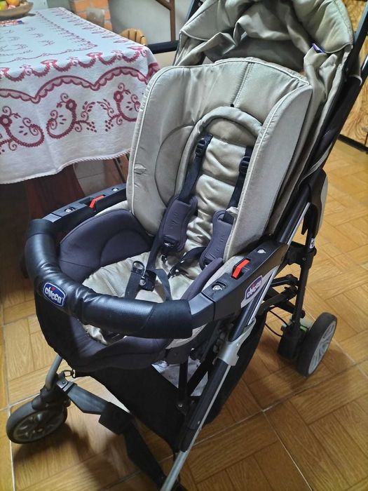 Carrinho de Bebé Chico