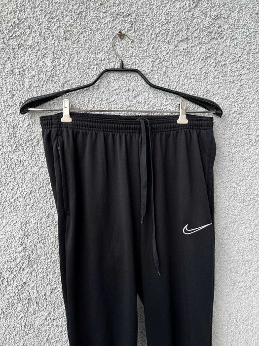 Спортивні штани Nike