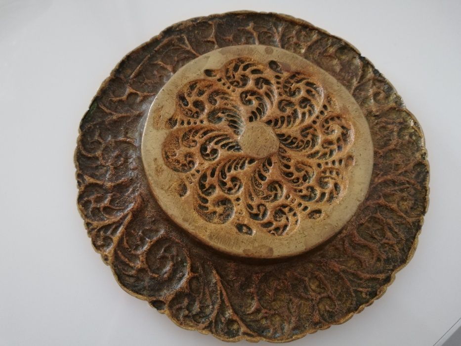 Moldura e cinzeiro em bronze, dos anos 40