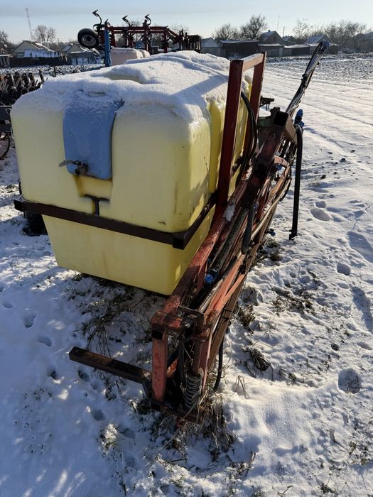 Опрыскиватель навесной 800л