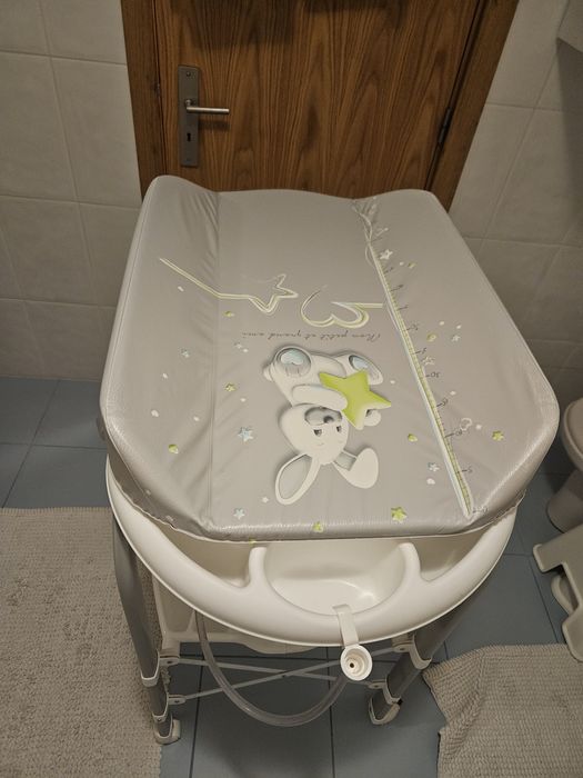 Vendo Trocador com banheira