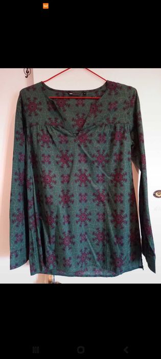 Blusa verde/caqui, manga comprida, c flores roxas e fushia - Quebramar