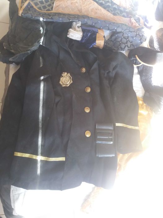 Carnaval roupas peluches relógios colares ténis