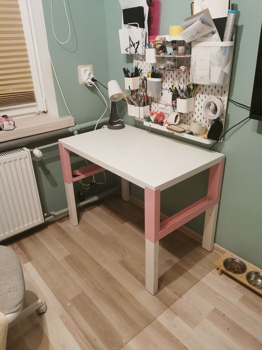 Biurko Ikea Pahl biało różowe