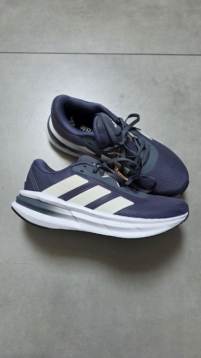 Нові Кросівки Adidas Galaxy модель JQ2623