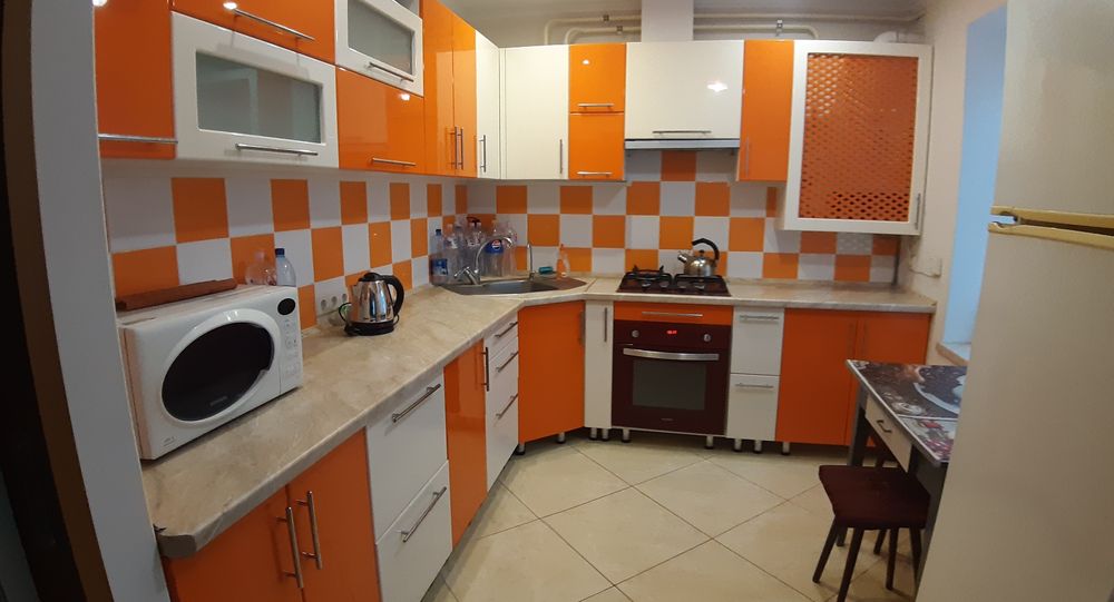 Квартира посуточно возле кафе Челентано, звонить тел или  в вацап