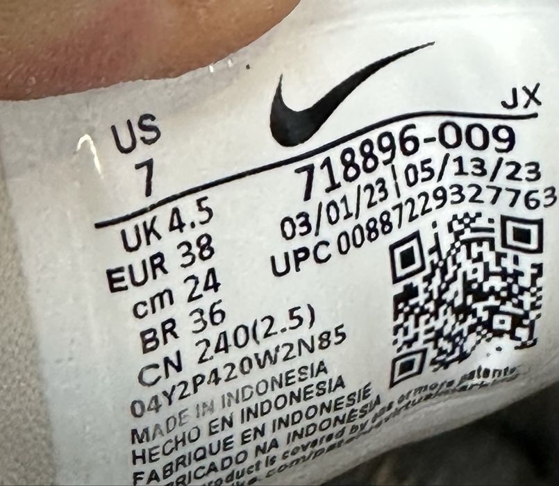 Жіночі спортивні кросівки Nike Air Max Command Premium 90 38p