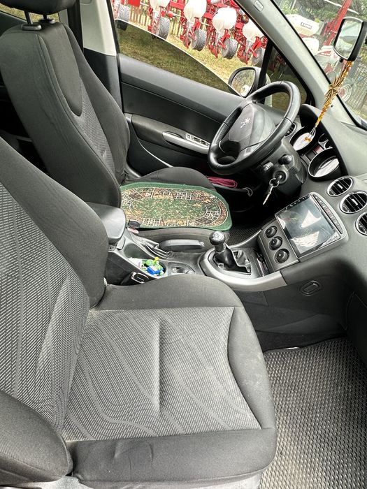 Peugeot 308 2012 года