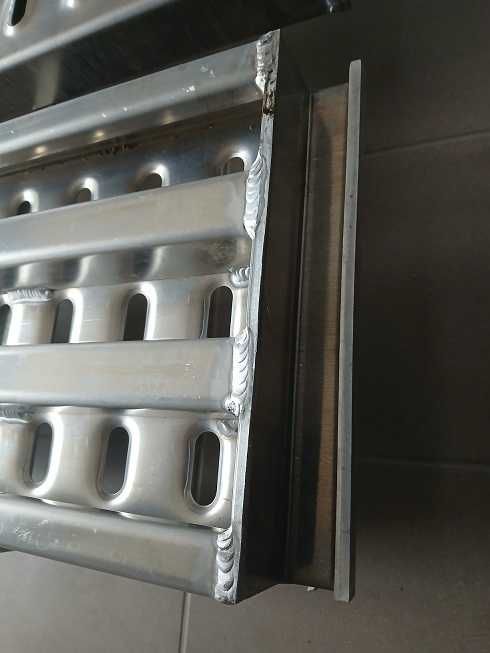 Najazdy- podjazdy 2500 x 315 x 69 mm. Ładowność 2500 kg