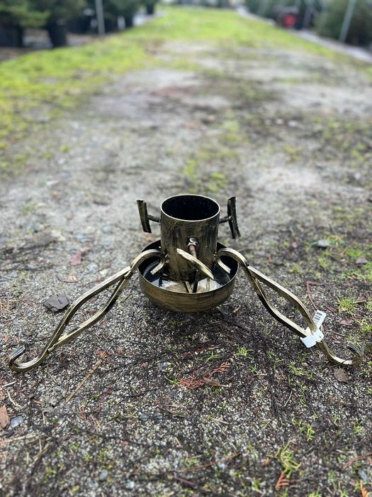 Metalowy stojak choinkowy