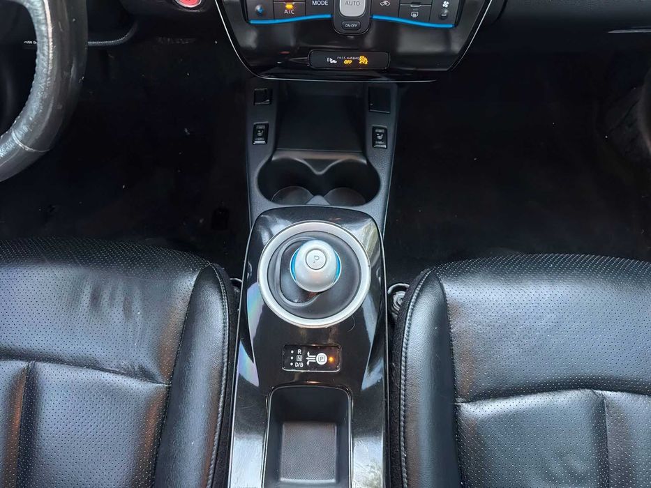 Nissan LEAF SL      2017