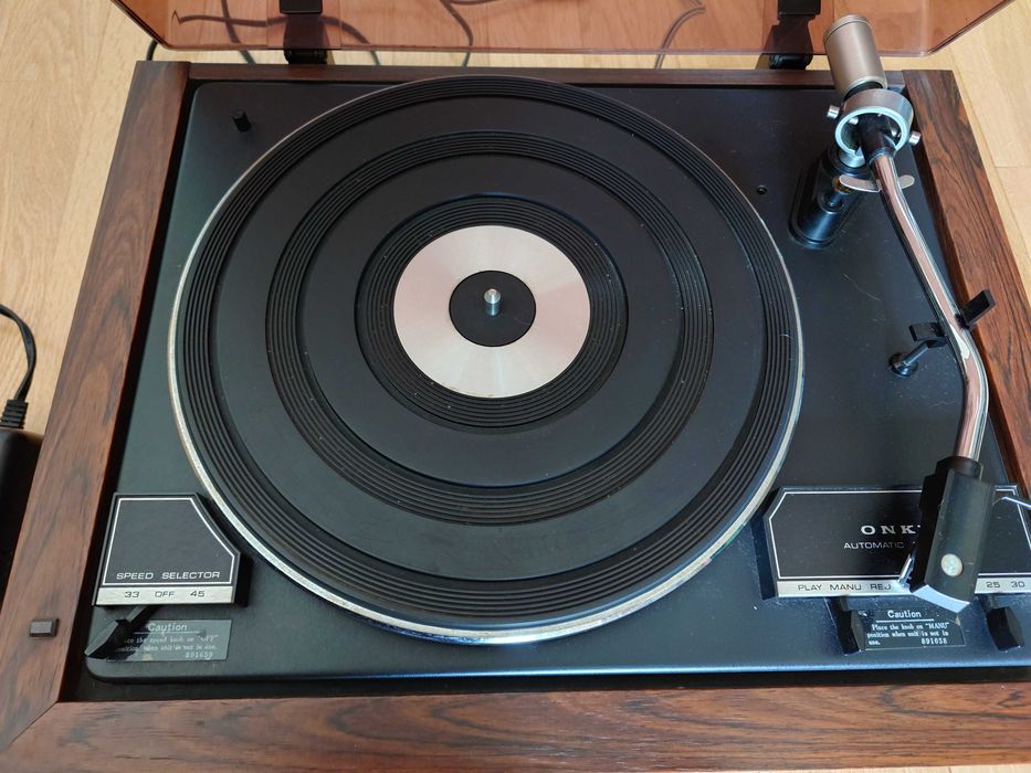Gira-Discos Onkyo Y-11K