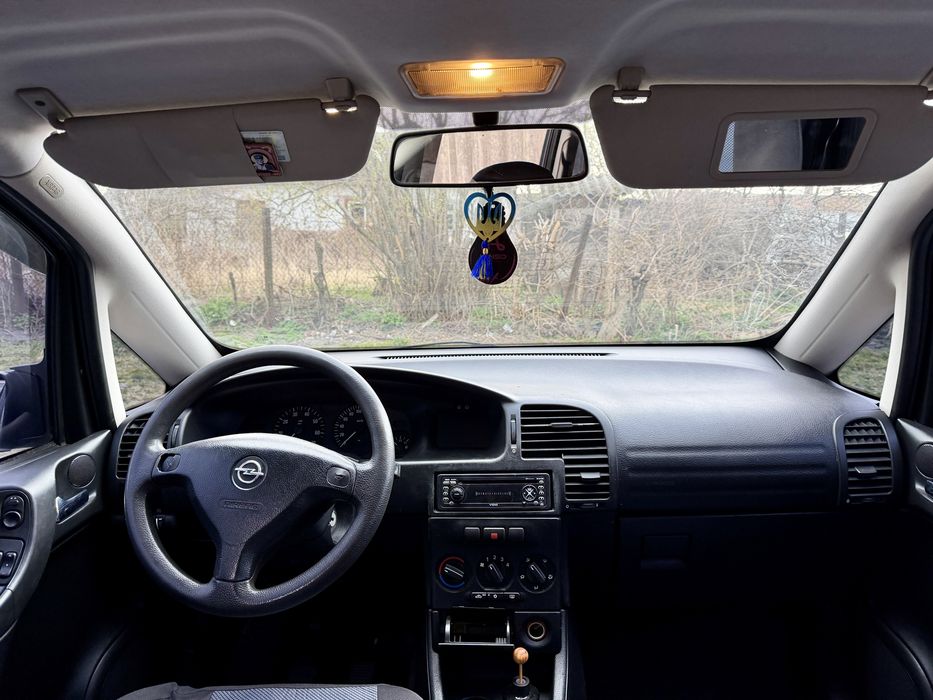 Opel Zafira 2004 рік 1,6 бенз 7 - місна