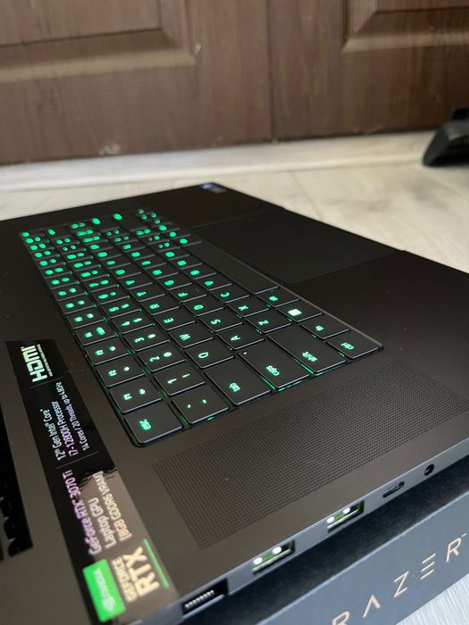 Игровий ноутбук/RAZER Blade 17.3" IPS 360Hz i7-12800H 16GB RAM 1TB SSD GeForce RTX3070Ti