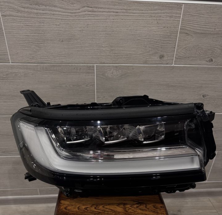 Фара права Toyota Land Cruiser 300 ОРИГІНАЛ !